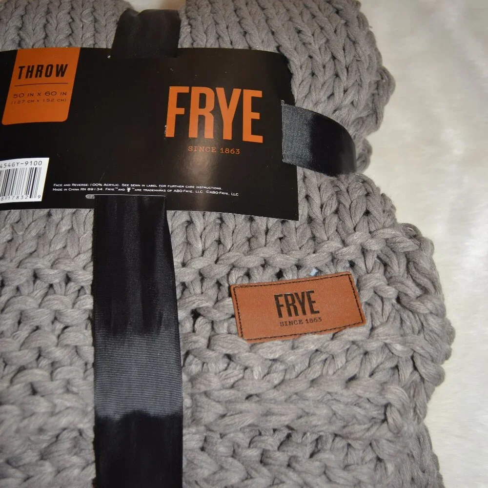 Frye Lord & Taylor NEW Gray Chunky Knit Cozy Warm 50x60 Throw Blanket